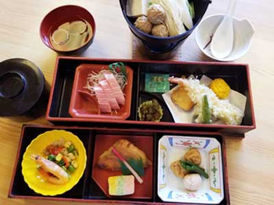 成田山御膳　3,400円 <span style="font-size:15px;">(税込)</span>